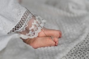 Lire la suite à propos de l’article La médaille de baptême : Un souvenir précieux pour toute une vie