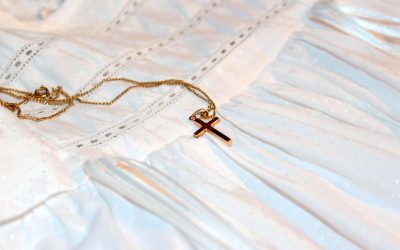 Comment choisir une croix élégante pour votre enfant ?